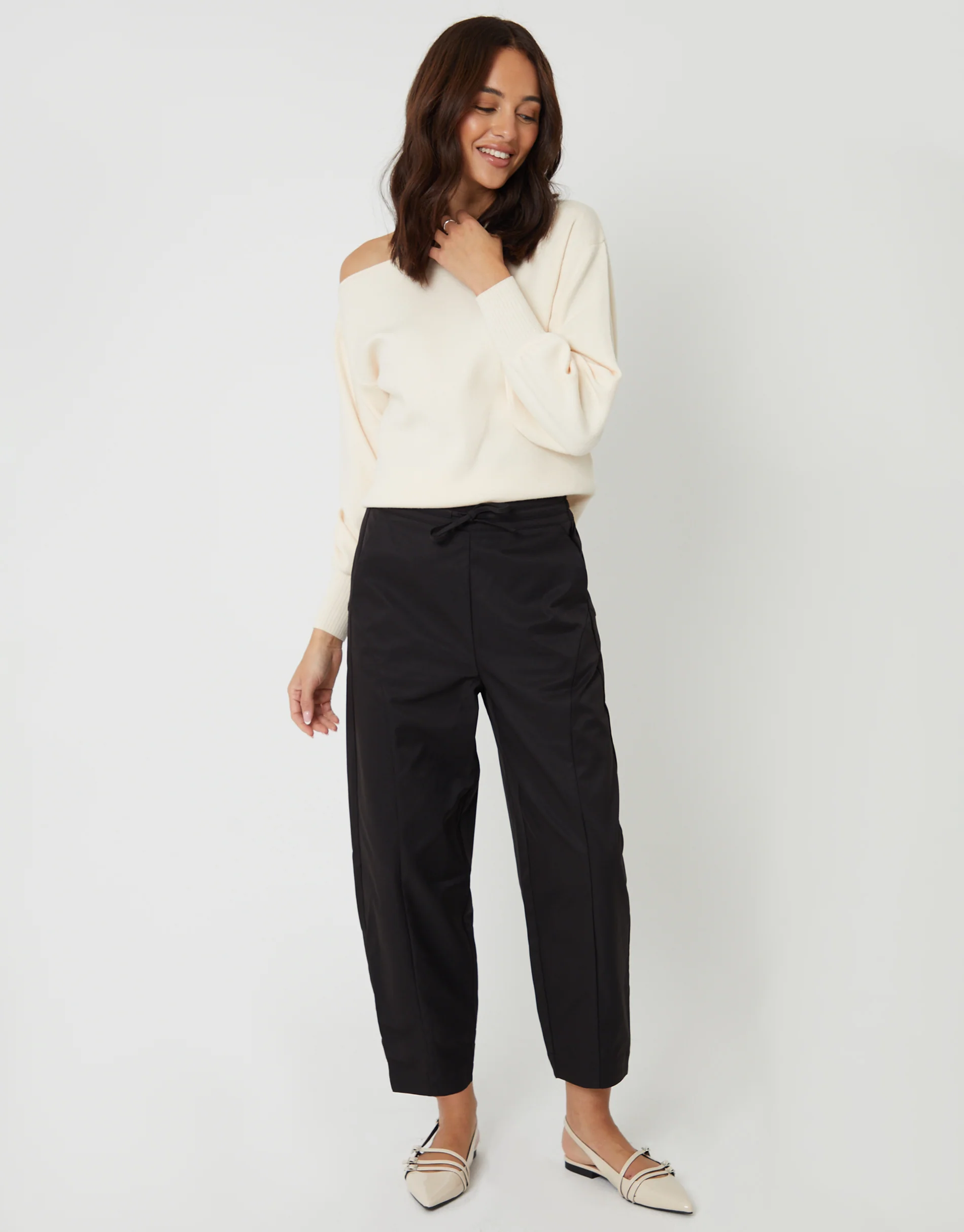 Curved Seam Barrel Leg Trousers in Black