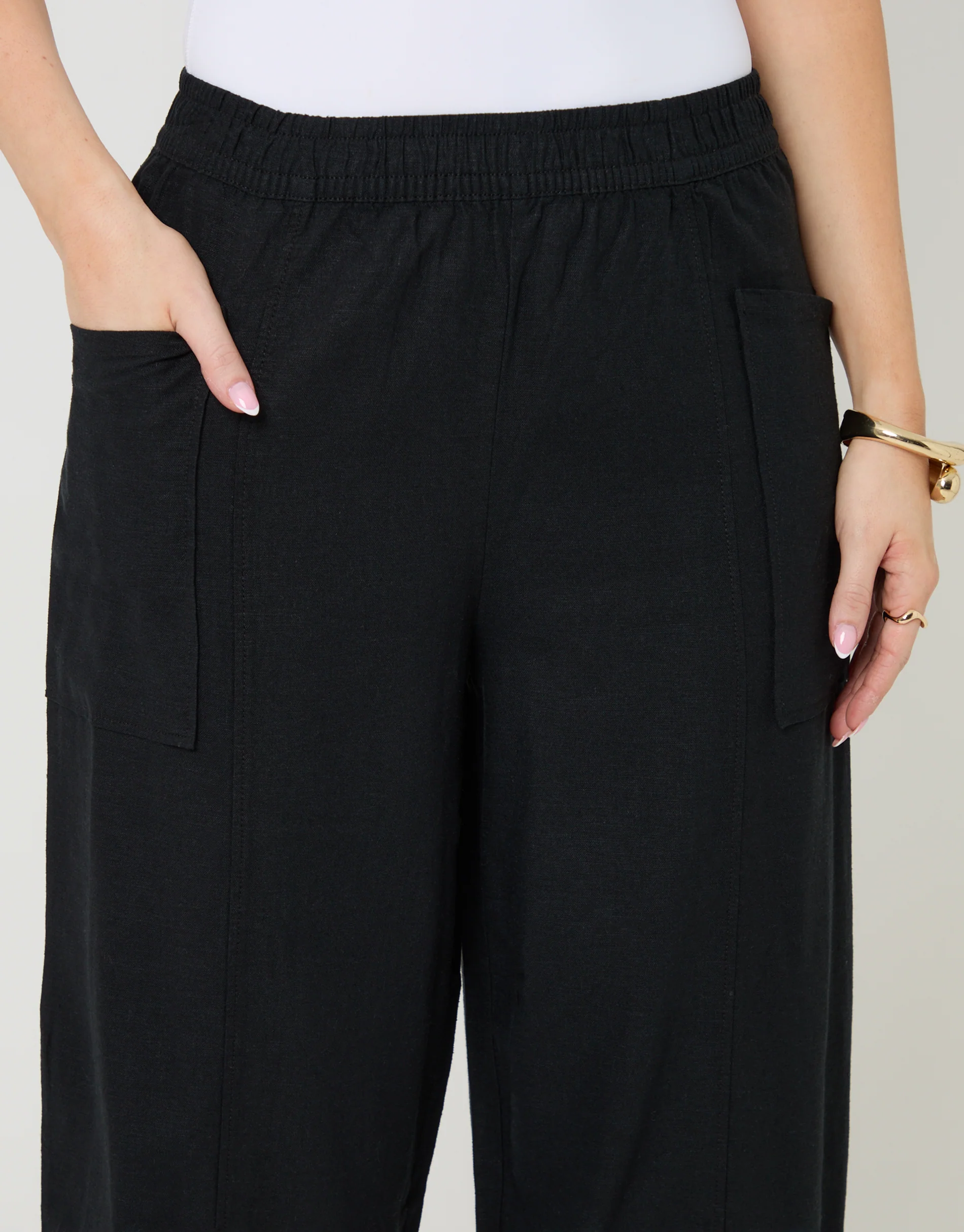 Linen Blend Pocket Detail Barrel Leg Trousers in Black - Image 5