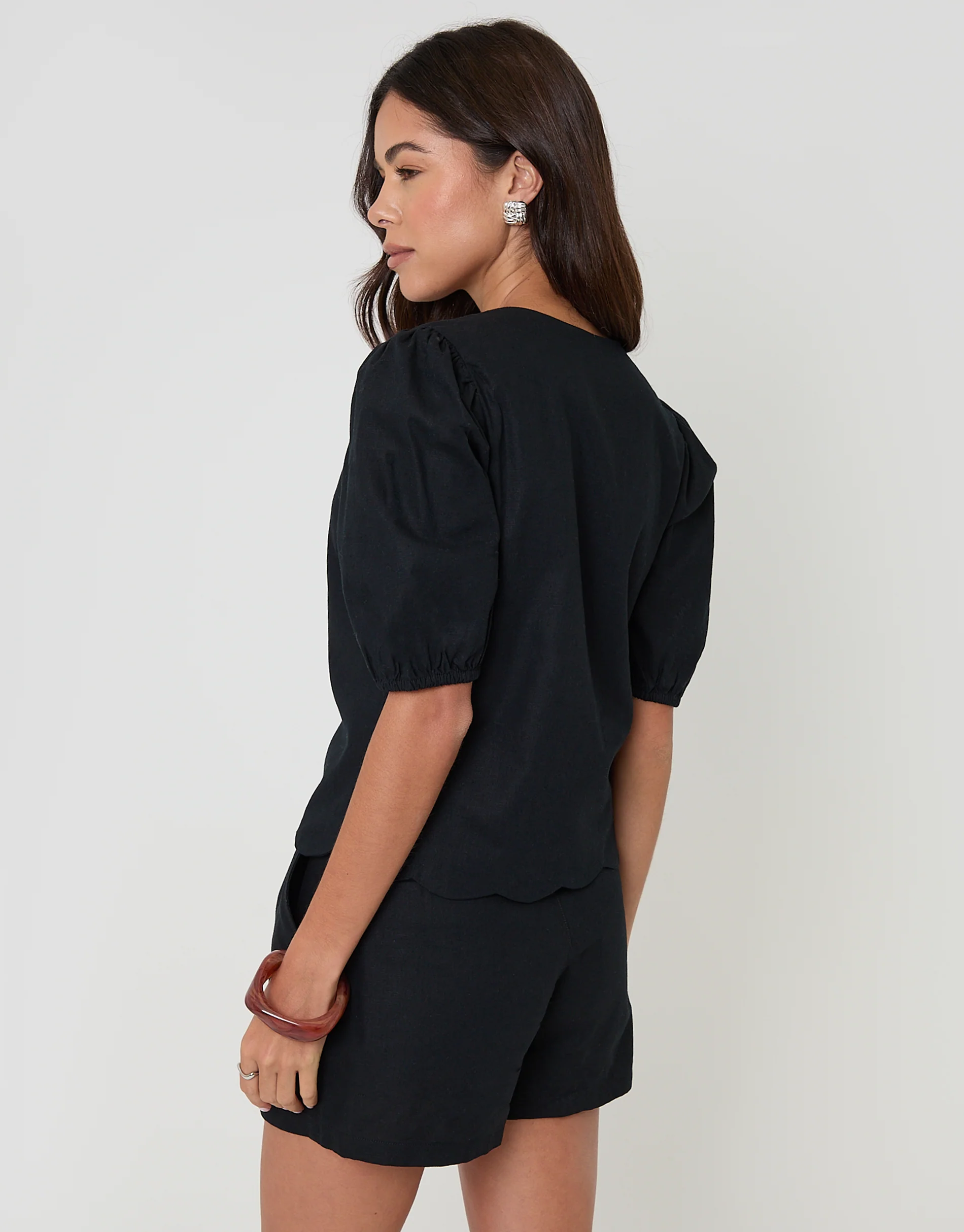 Linen Blend Puff Sleeve Top in Black - Image 4