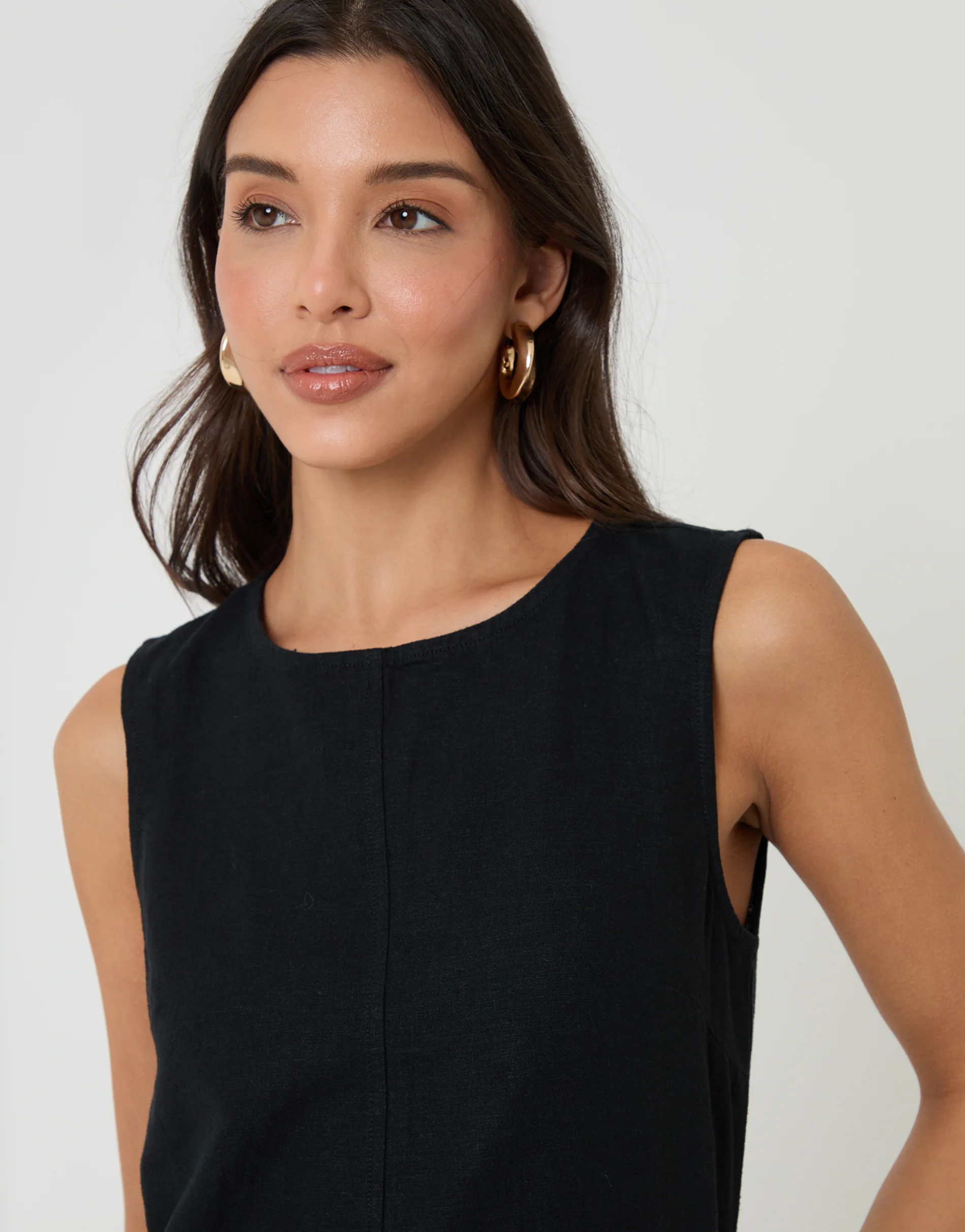 Linen Blend Tie-Back Shell Top in Black - Image 4