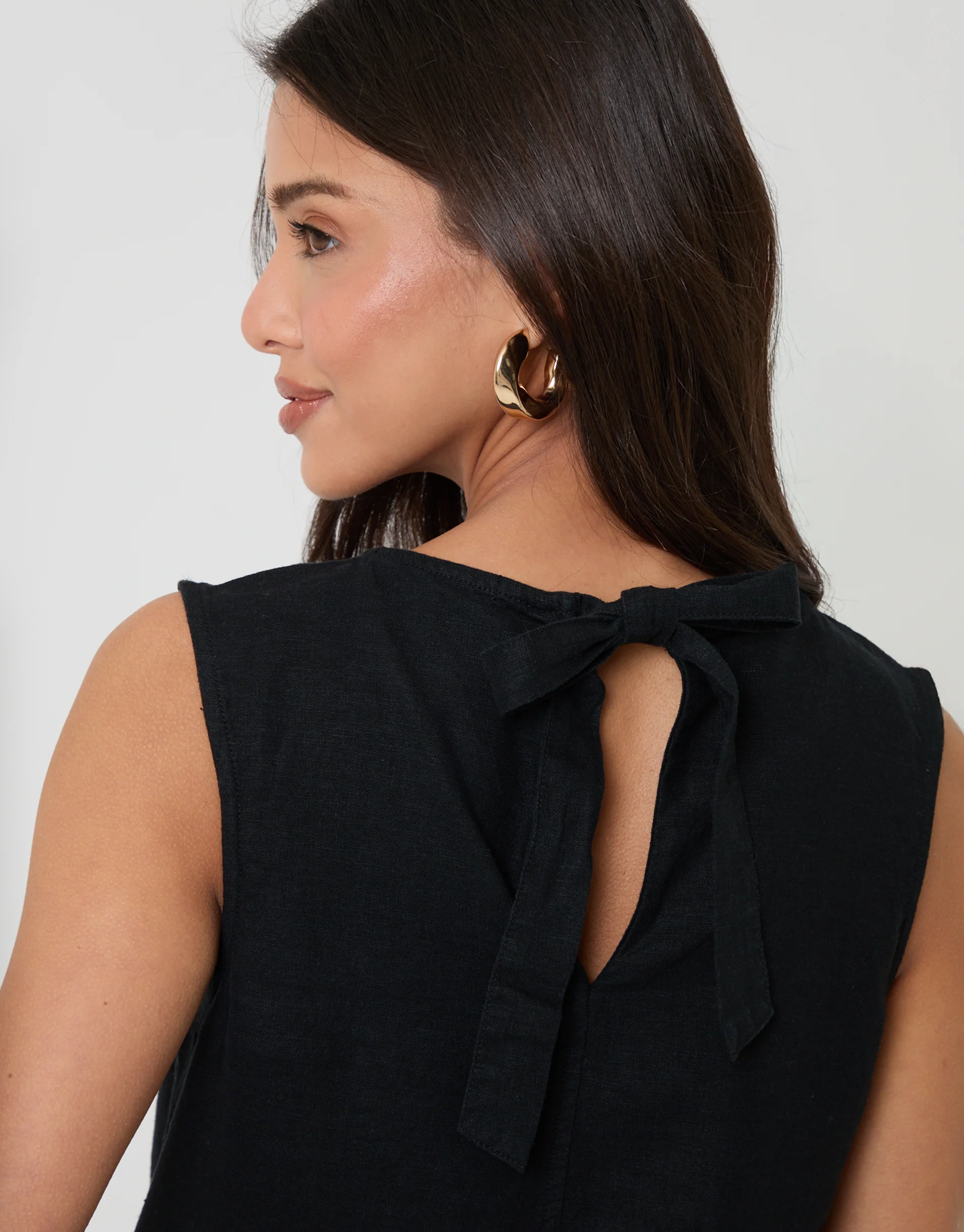 Linen Blend Tie-Back Shell Top in Black - Image 5