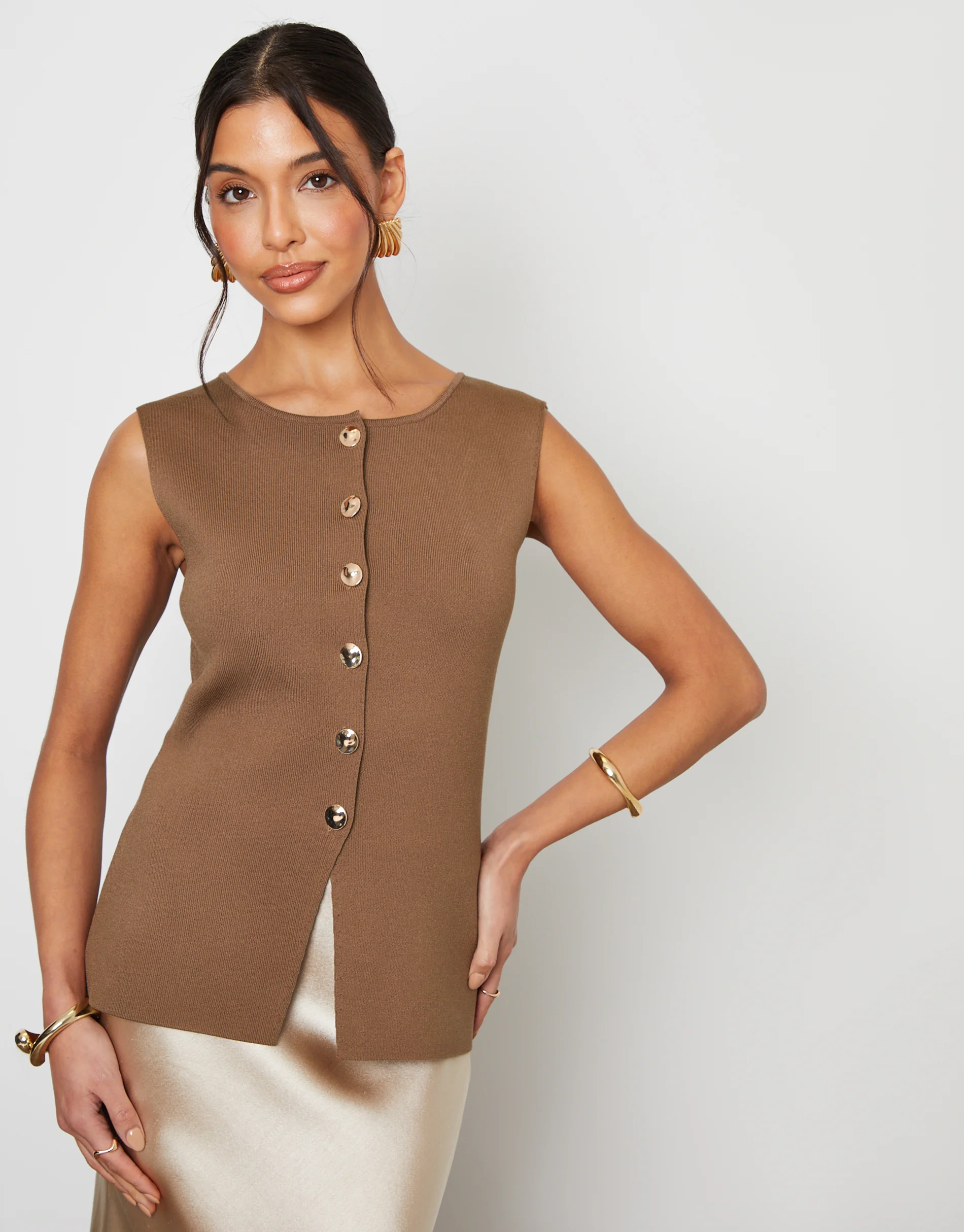Ribbed Knitted Waistcoat in Brown - Image 5
