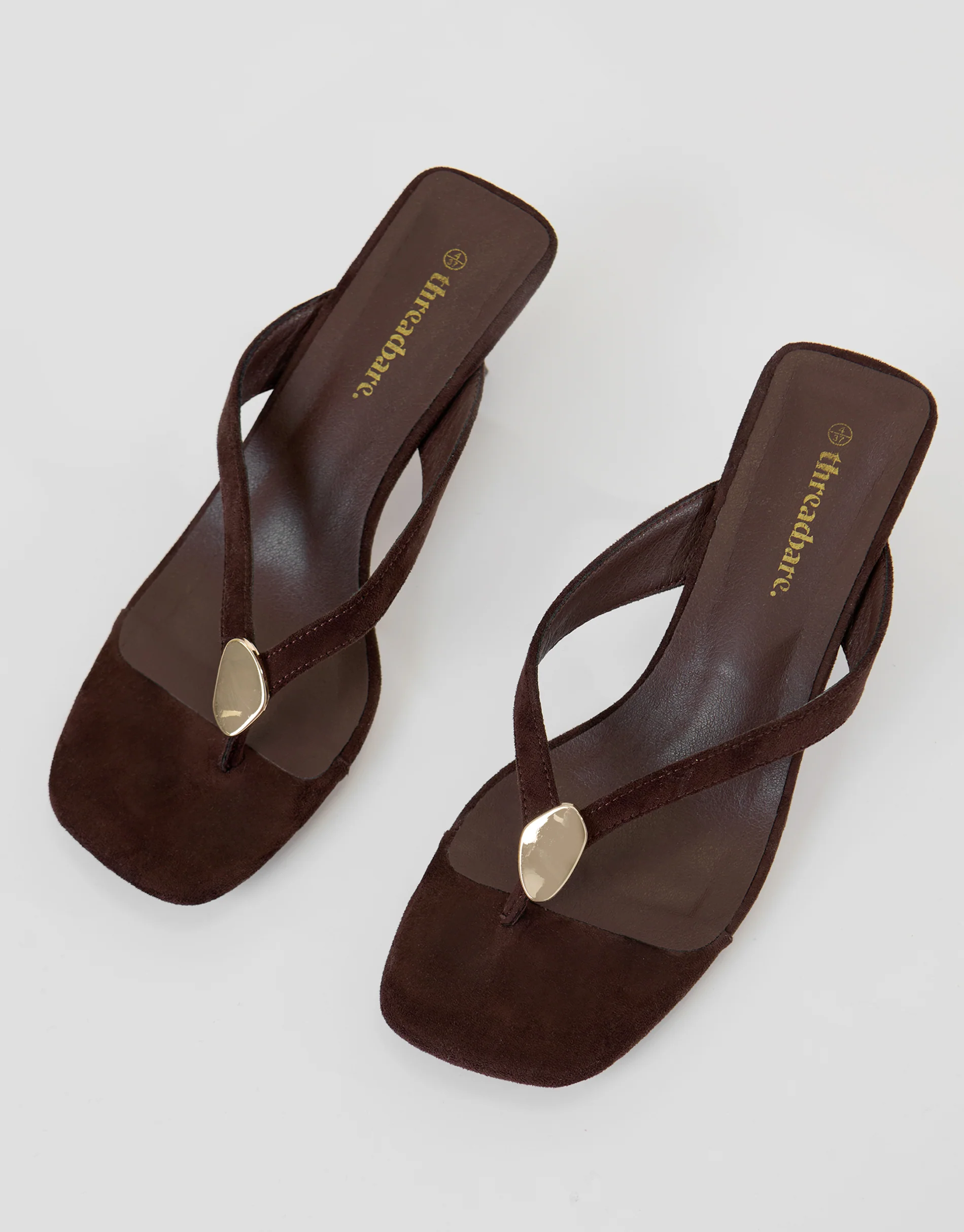 Toe Post Kitten Heels in Chocolate Brown