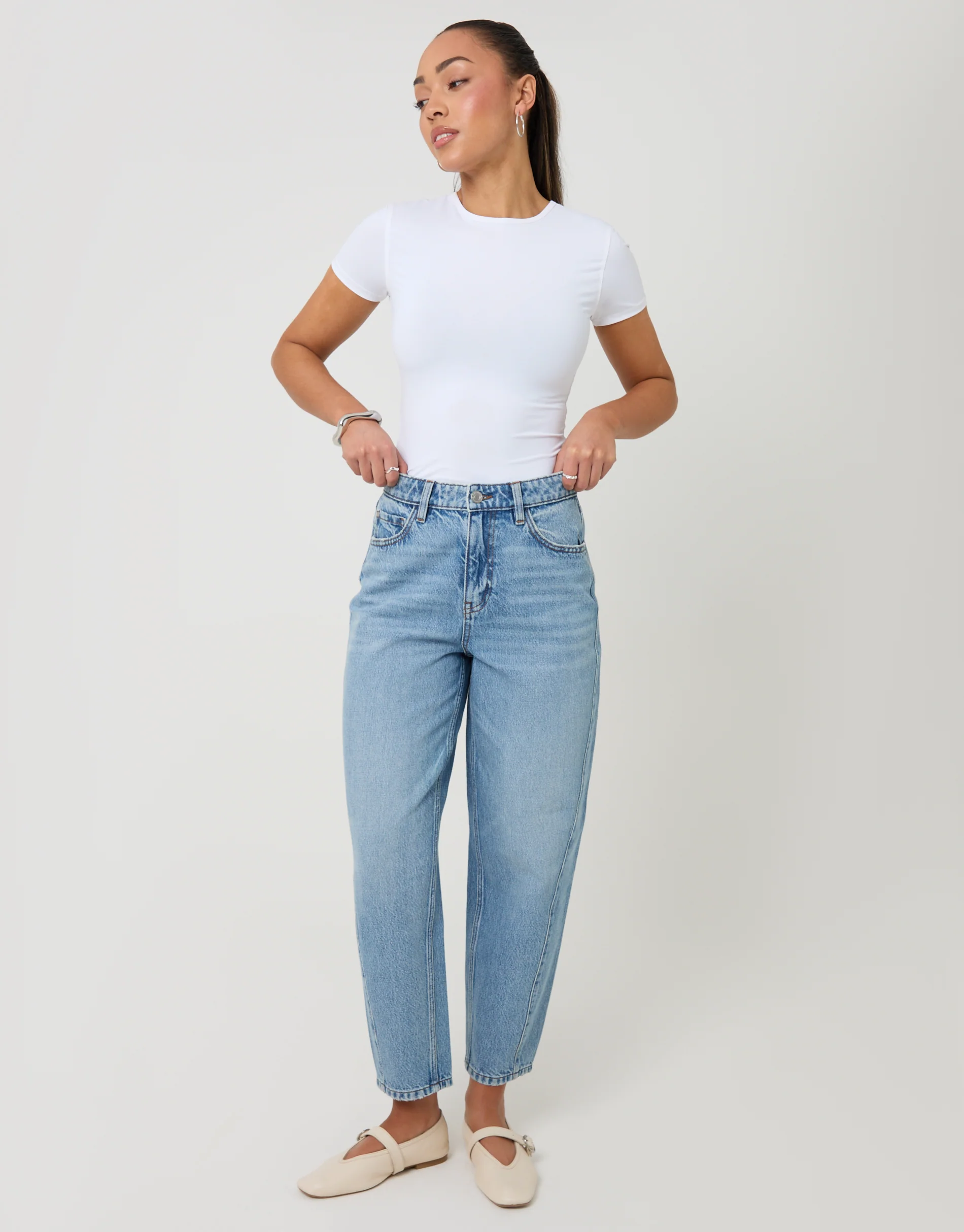 Petite Barrel Leg Jeans in Light Wash
