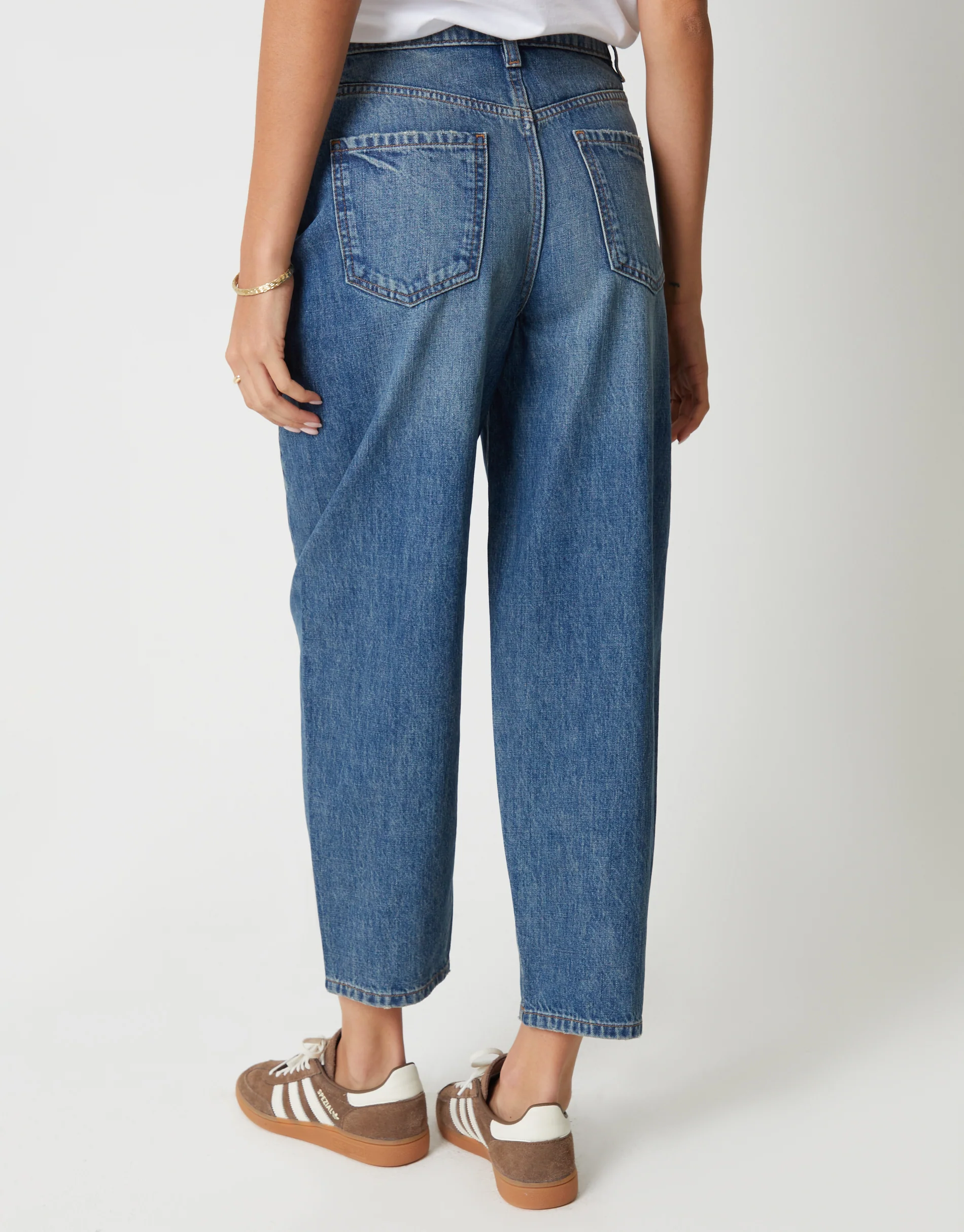 Barrel Leg Jeans in Mid Wash - Image 3