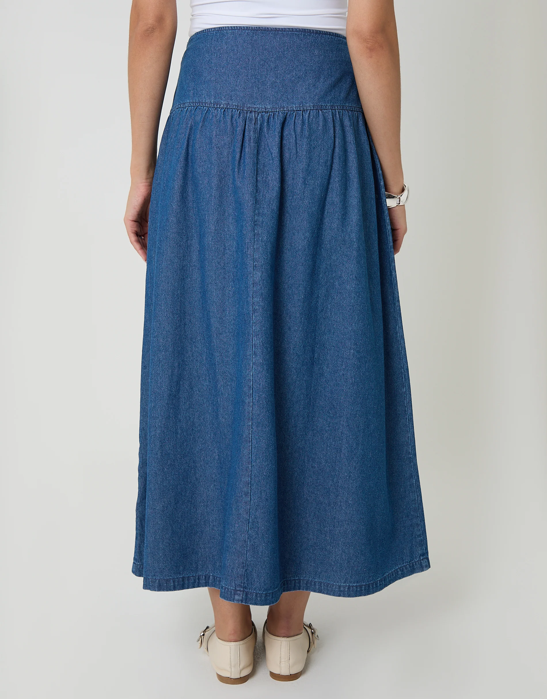 Dropped Waist Denim Maxi Skirt in Mid Wash - Image 3