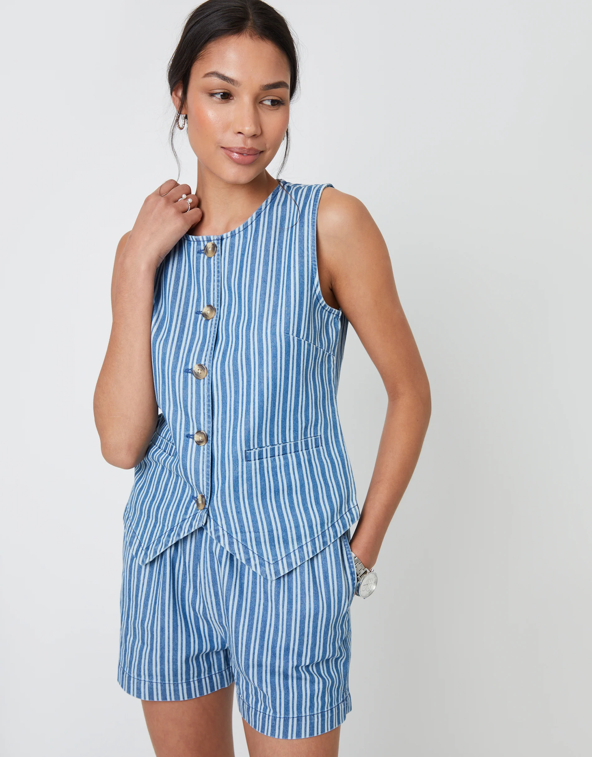 Pull On Denim Shorts in Mid Wash Stripe - Image 5
