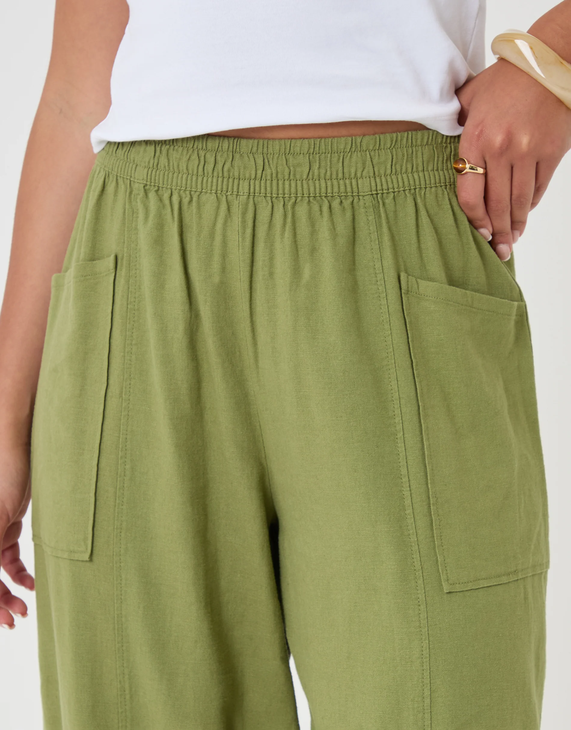 Linen Blend Pocket Detail Barrel Leg Trousers in Olive Green - Image 4