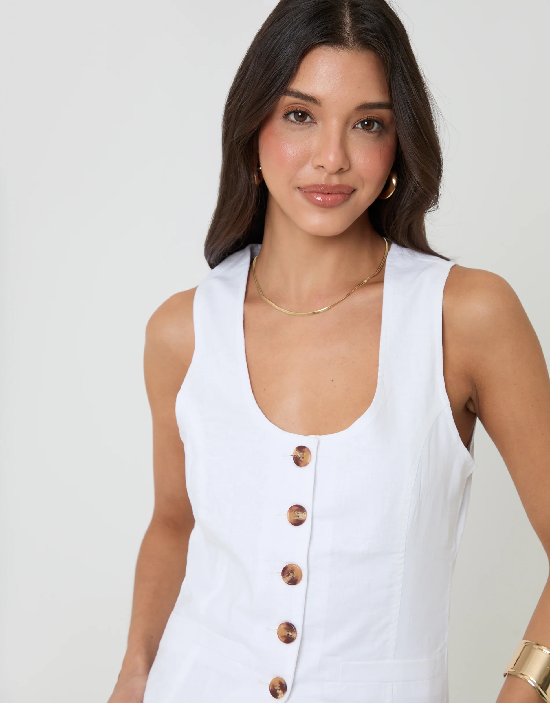 Linen Blend Scoop Neck Waistcoat in White - Image 4