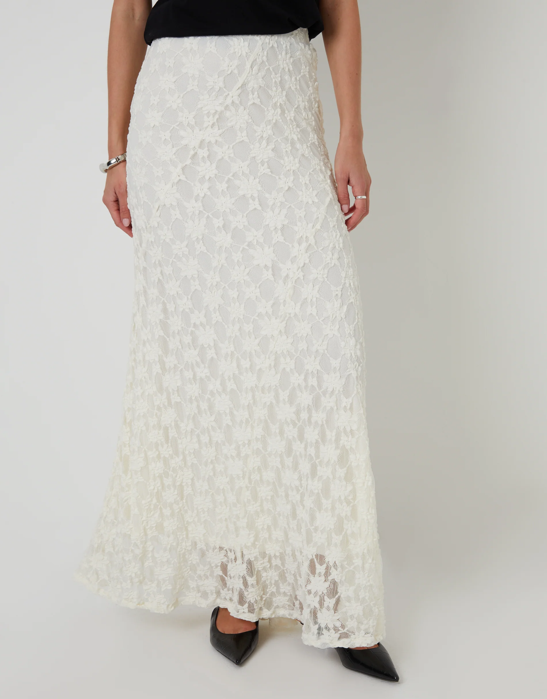 Pull On Lace Maxi Skirt in White - Image 2