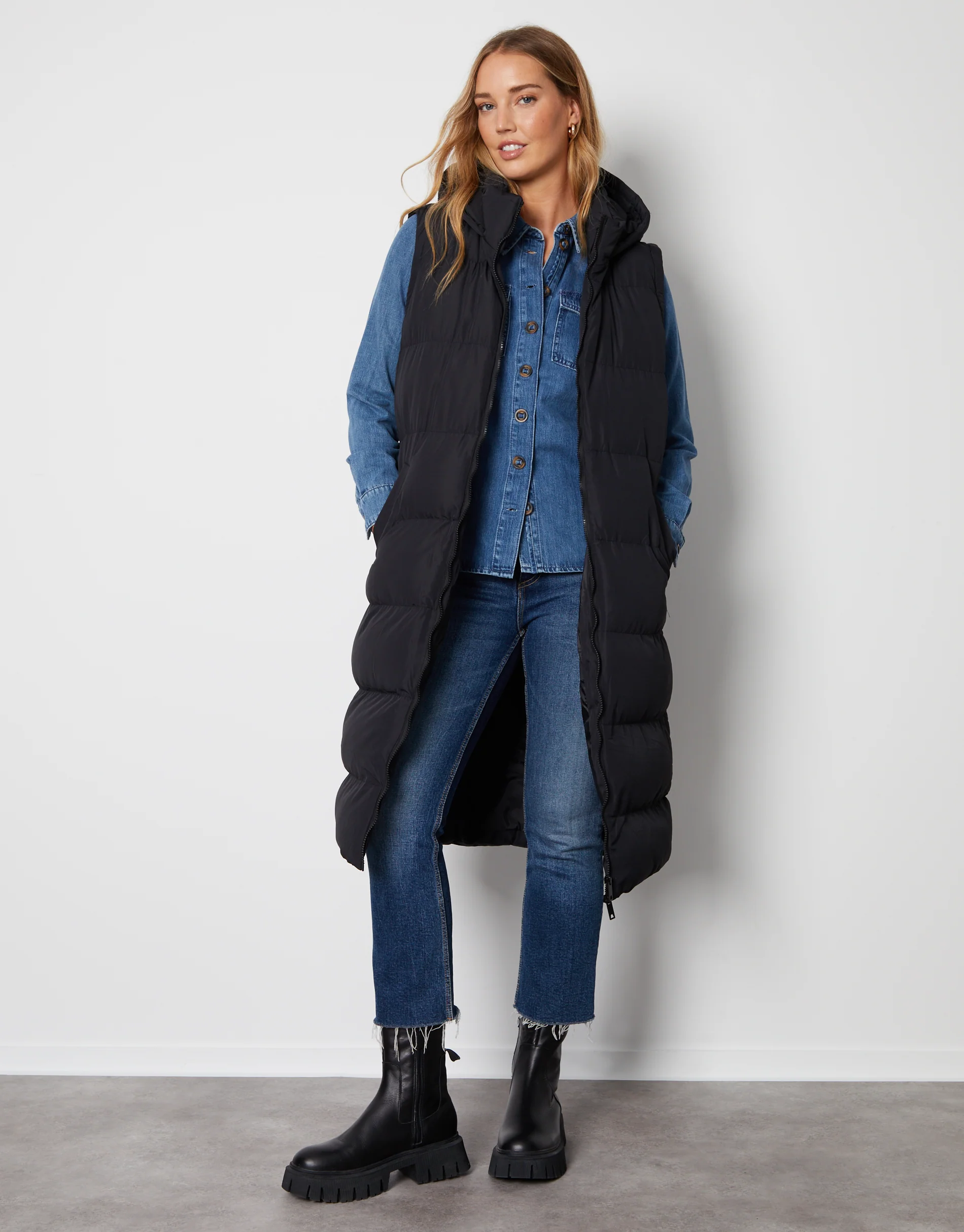 Padded Longline 2-in-1 Puffer Jacket with Detachable Sleeves in Black - Image 4