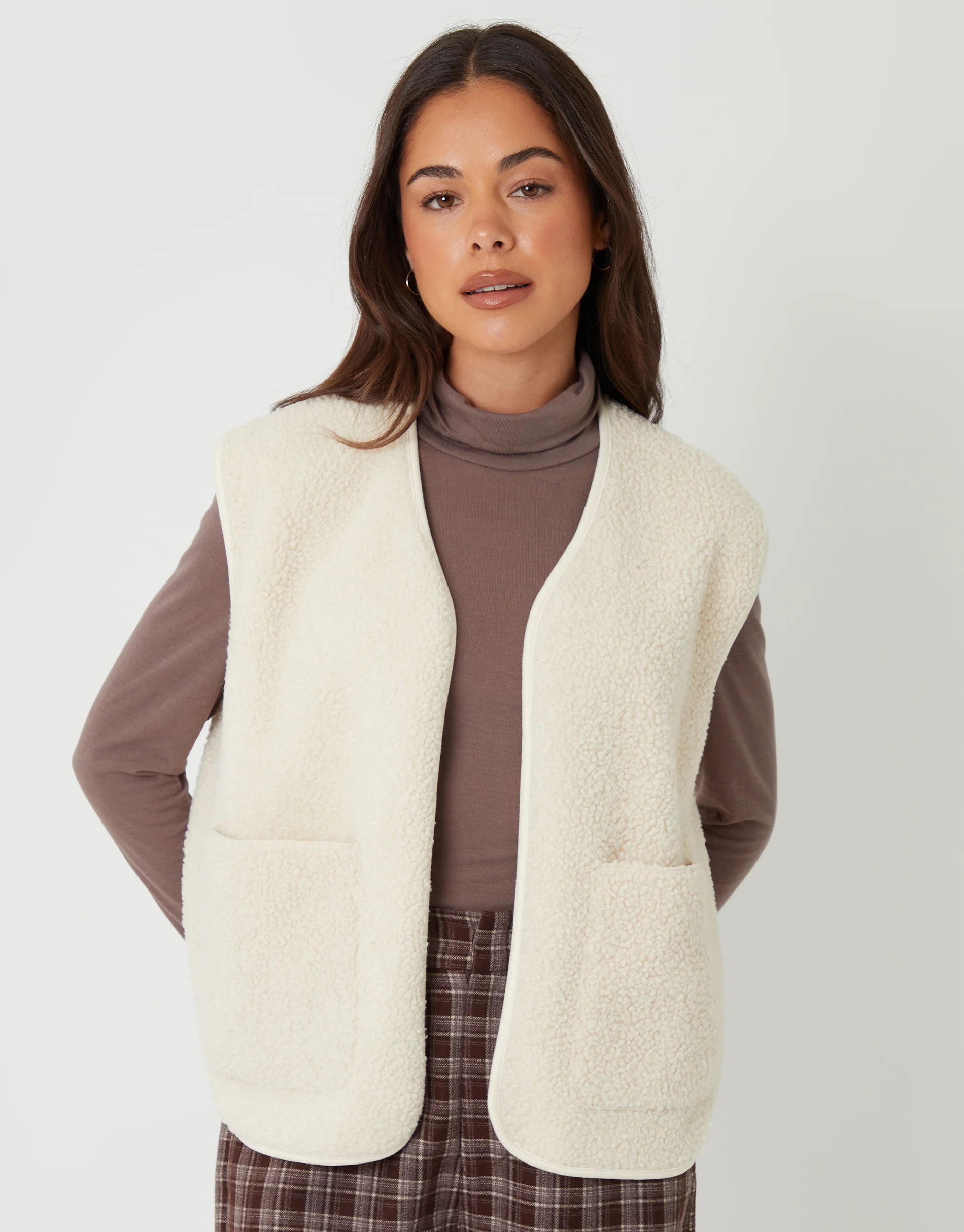Reversible Fleece Borg Gilet in Cream - Image 2