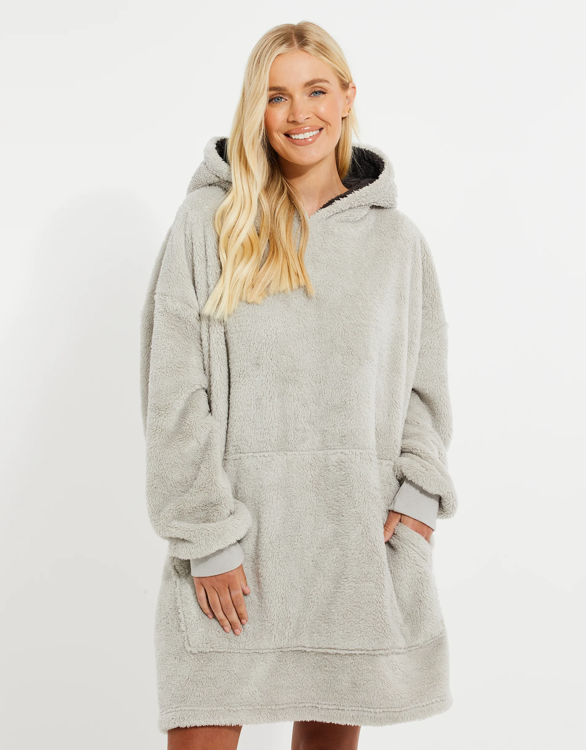 Oversized Hoodie in Grey - Image 2