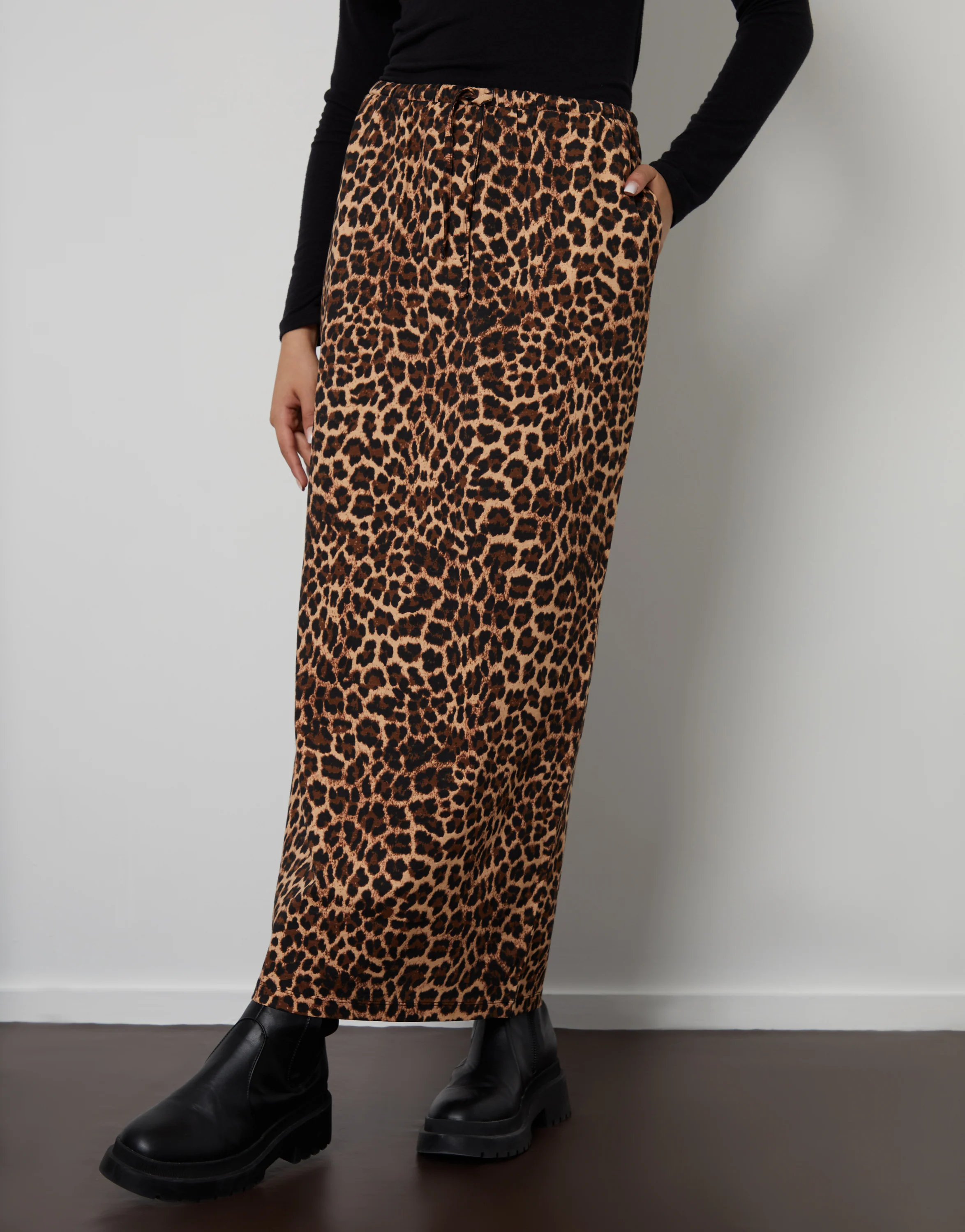 Jersey Maxi Skirt with Pockets in Leopard Print - Image 2