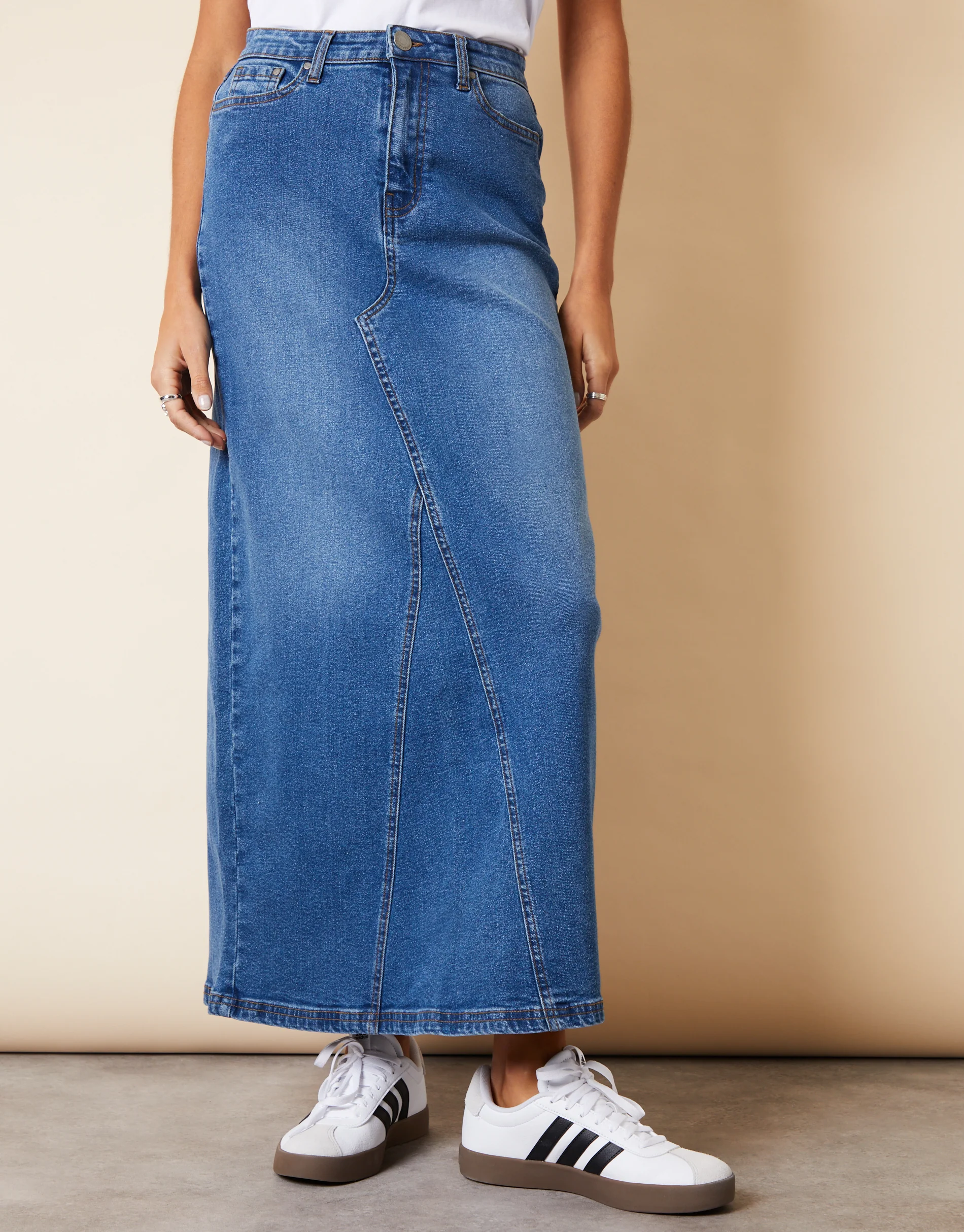 Split Back Fishtail Denim Maxi Skirt in Mid Wash - Image 3