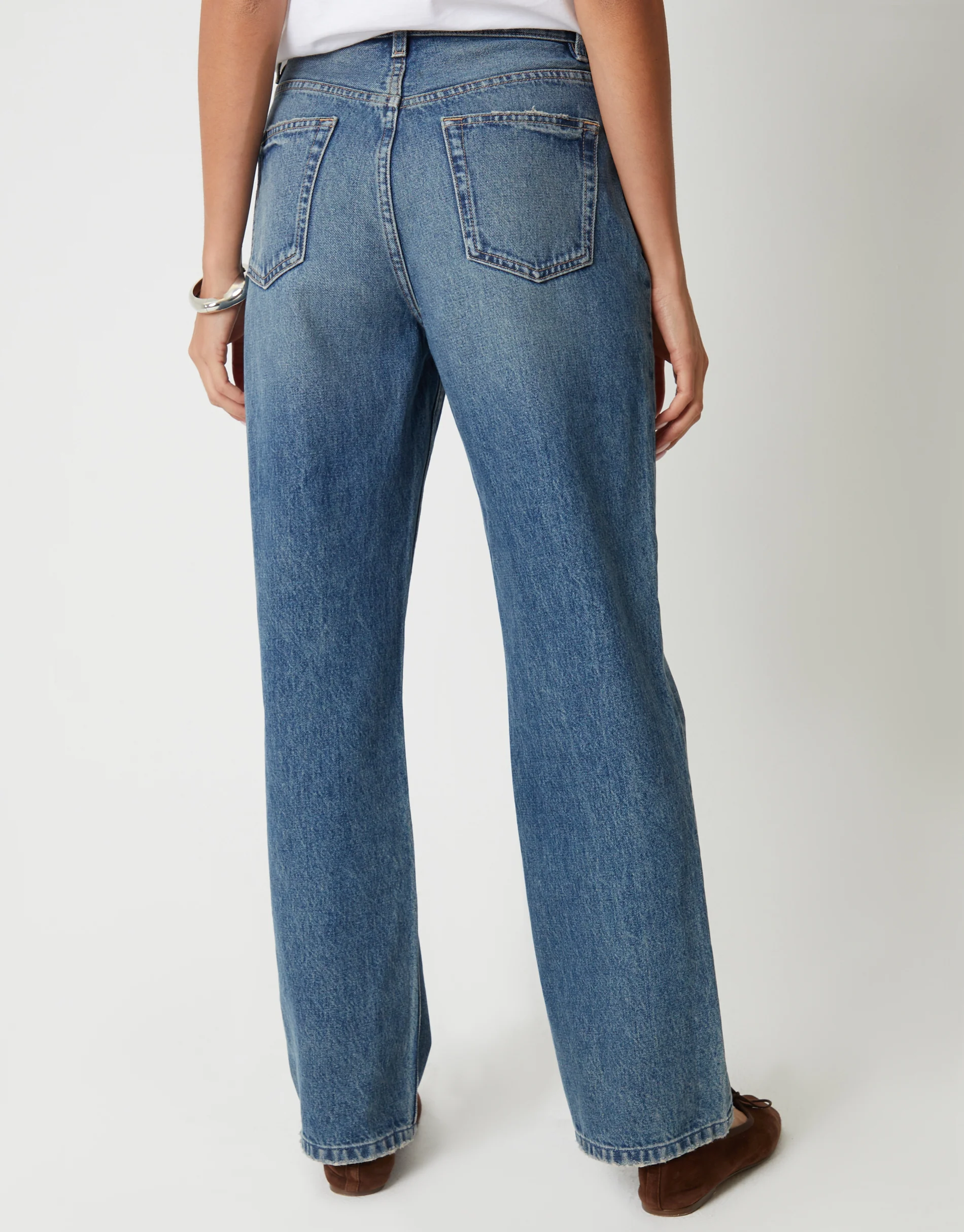 Straight Leg Wide Jeans in Mid Wash - Image 2