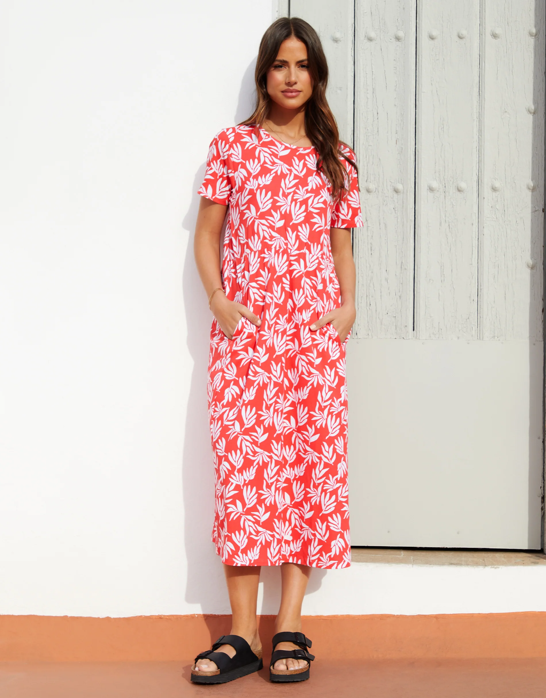 Leaf Print Jersey Midi Smock Dress with Pockets in Red - Image 4