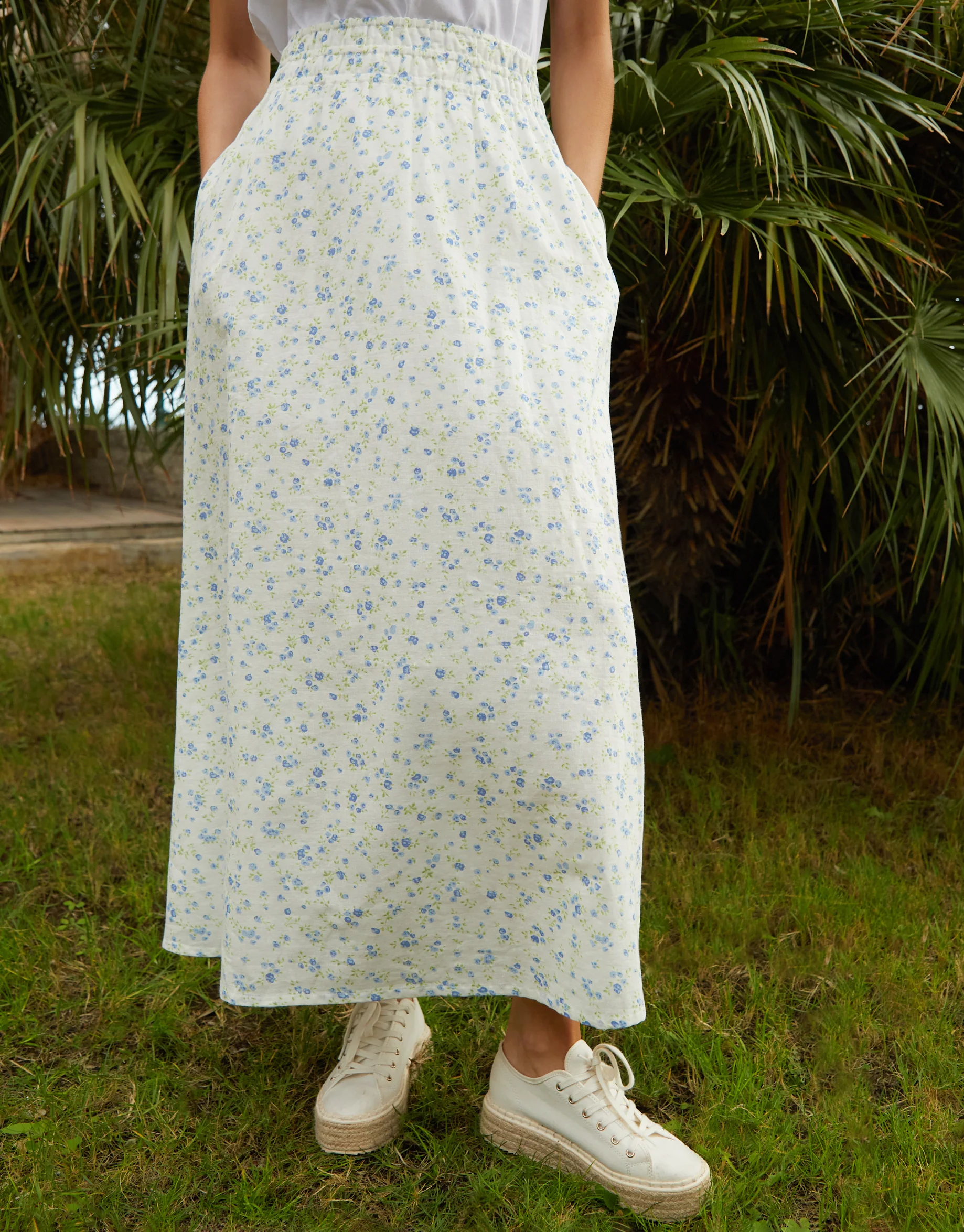 Floral Ditsy Print Shirred Pull On Linen Blend Midaxi Skirt in White - Image 2
